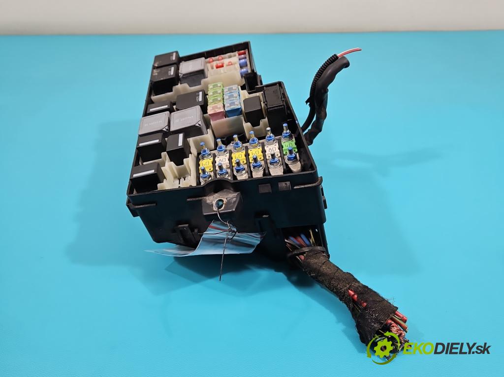 Ford Focus Mk2 2004-2011 1.6 tdci 90 hp manual 66 kW 1560 cm3 5- skříňka pojistková 9M5T-14A067-CA (Pojistkové skříňky)