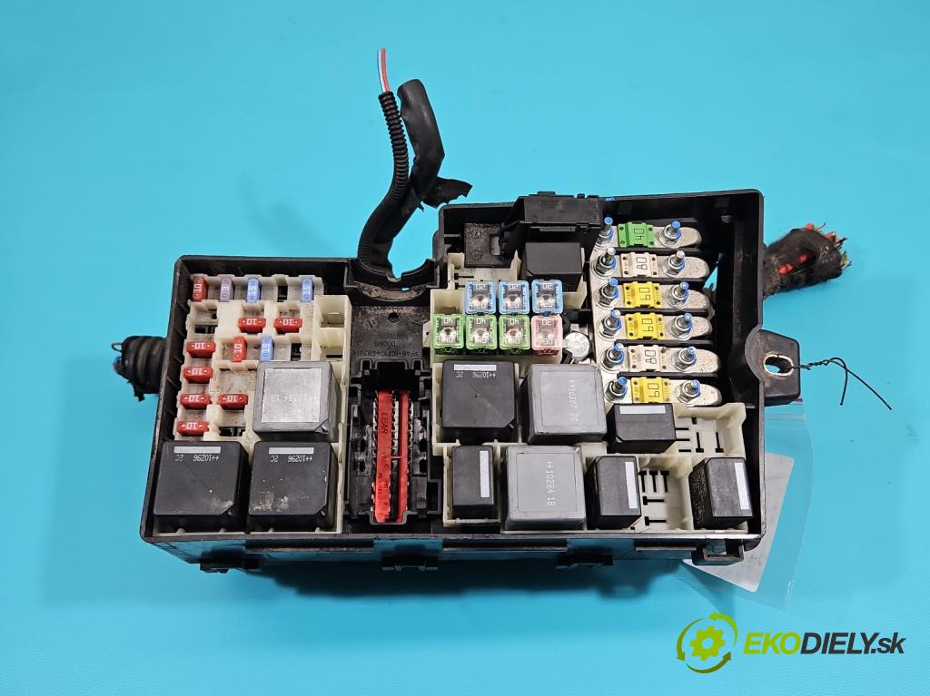 Ford Focus Mk2 2004-2011 1.6 tdci 90 hp manual 66 kW 1560 cm3 5- skříňka pojistková 9M5T-14A067-CA (Pojistkové skříňky)