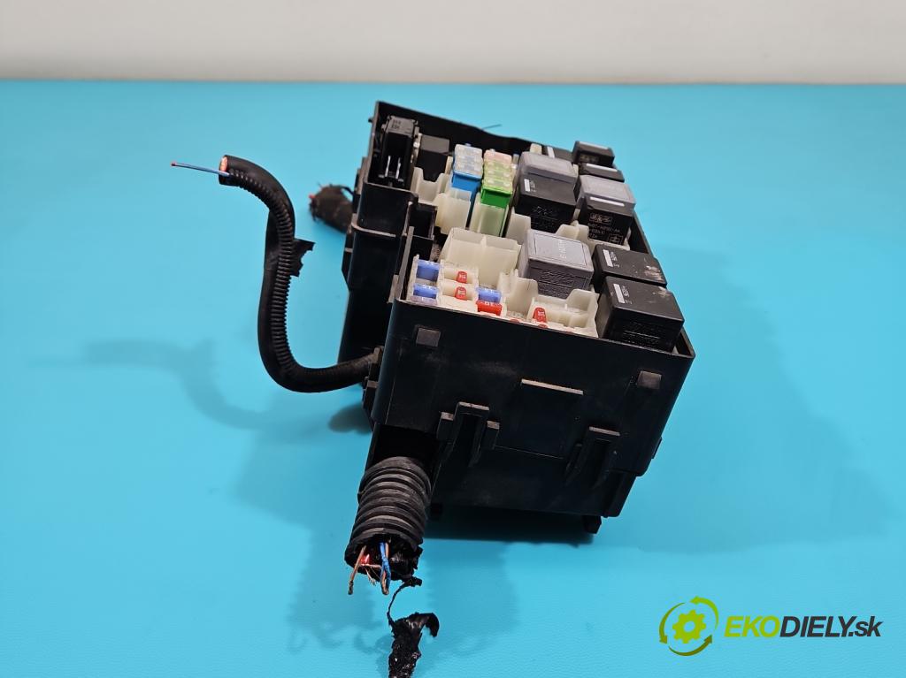 Ford Focus Mk2 2004-2011 1.6 tdci 90 hp manual 66 kW 1560 cm3 5- skříňka pojistková 9M5T-14A067-CA (Pojistkové skříňky)