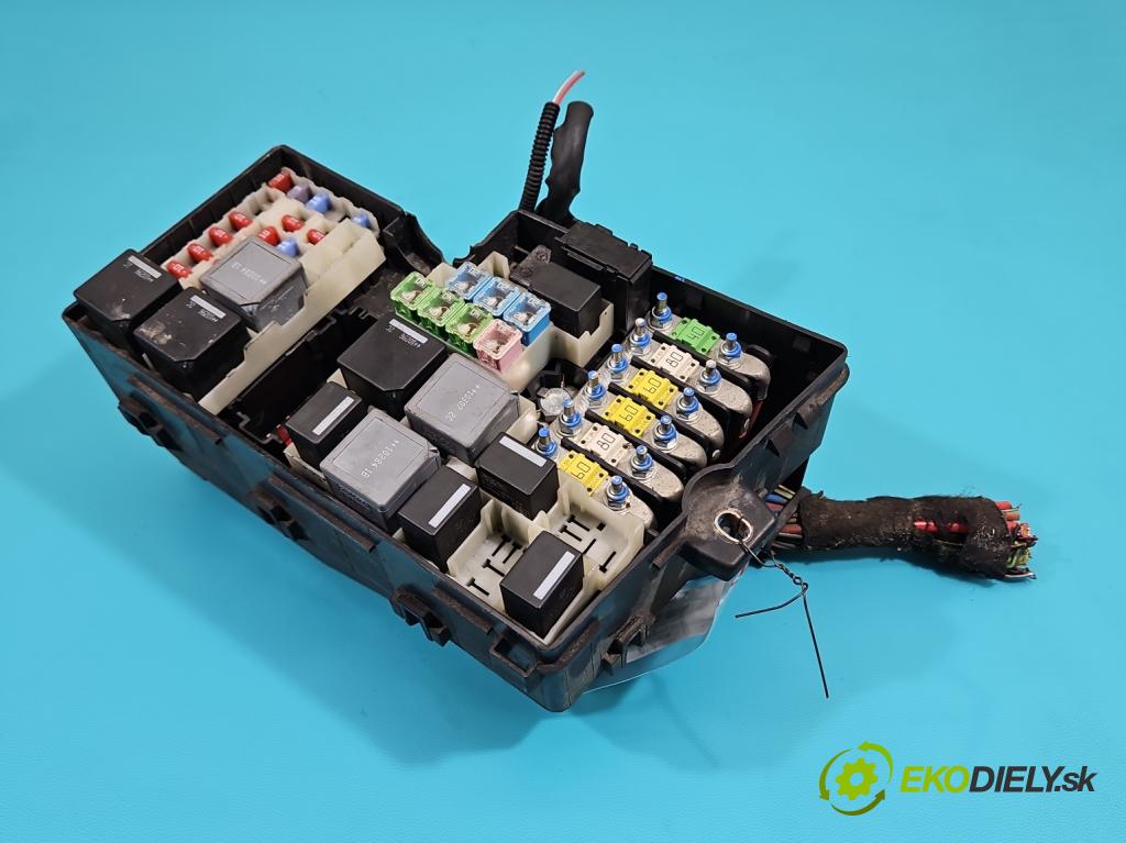 Ford Focus Mk2 2004-2011 1.6 tdci 90 hp manual 66 kW 1560 cm3 5- skříňka pojistková 9M5T-14A067-CA (Pojistkové skříňky)