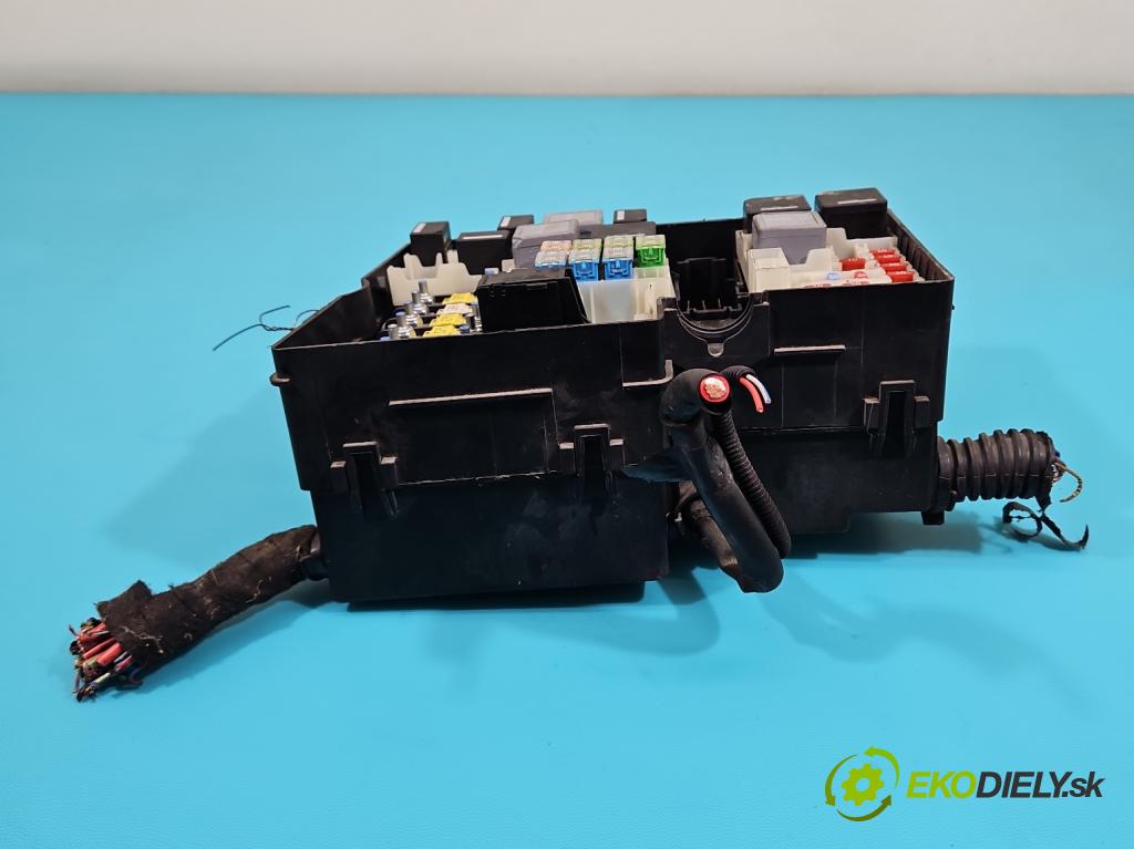 Ford Focus Mk2 2004-2011 1.6 tdci 90 hp manual 66 kW 1560 cm3 5- skříňka pojistková 9M5T-14A067-CA (Pojistkové skříňky)