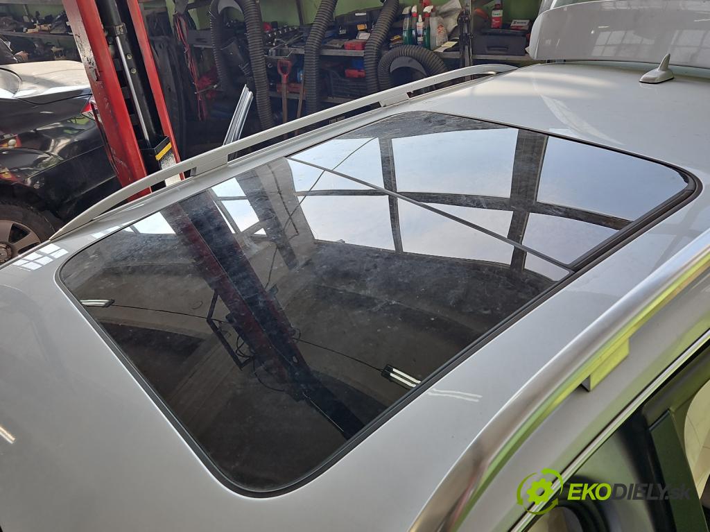 Audi A4 B8 2007-2015 2.0 TFSI 211KM automatic 155 kW 1984 cm3 5- Střešní okno: 8K9877041E (Sklo karosérie)