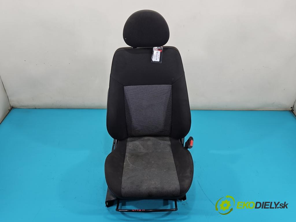 Opel Meriva A 2002-2010 1.6 16V 105 HP manual 77 kW 1598 cm3 5- Sedačka pravý  (Sedačky, sedadlá)