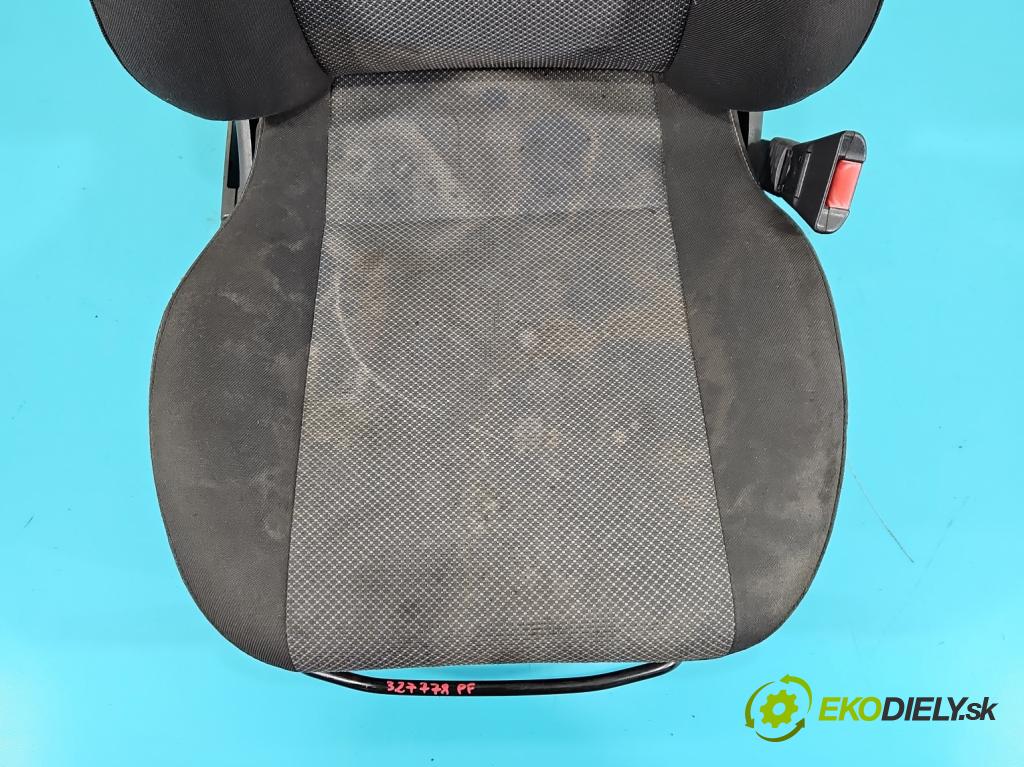 Opel Meriva A 2002-2010 1.6 16V 105 HP manual 77 kW 1598 cm3 5- Sedačka pravý  (Sedačky, sedadlá)