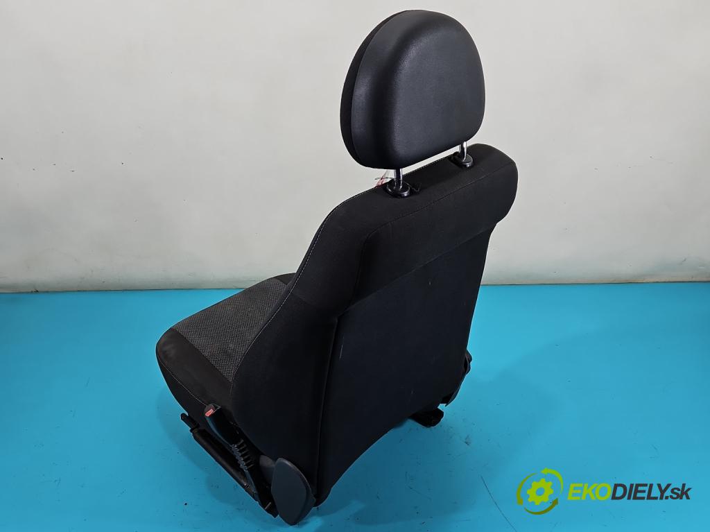 Opel Meriva A 2002-2010 1.6 16V 105 HP manual 77 kW 1598 cm3 5- Sedačka pravý  (Sedačky, sedadlá)