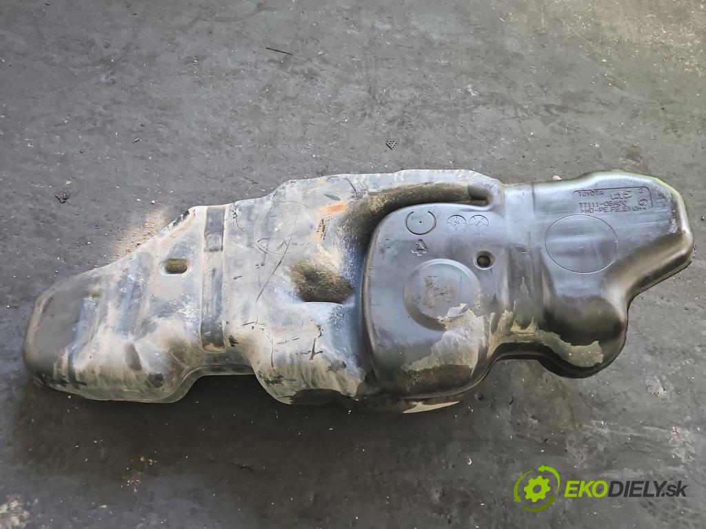Toyota Land Cruiser J200 2007- 4.5 V8 D4D 286 HP automatic 210 kW 4461 cm3 5- Nádrž: palivo 77111-0BA00 (Nádrže)