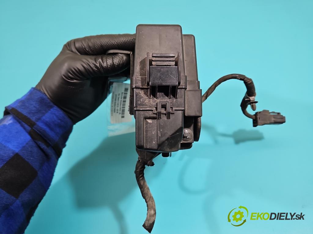 Kia Ceed II 2012-2018 1.6 crdi 110 hp manual 81 kW 1582 cm3 5- skříňka pojistková 18790-01034 (Pojistkové skříňky)