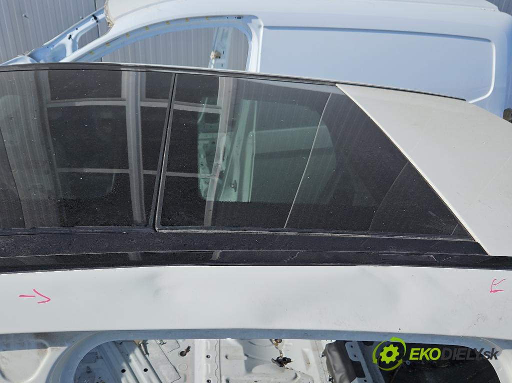 Mercedes B W246  2011-2018 1.8 CDI 109 HP automatic 80 kW 1796 cm3 5- Střešní okno:  (Sklo karosérie)
