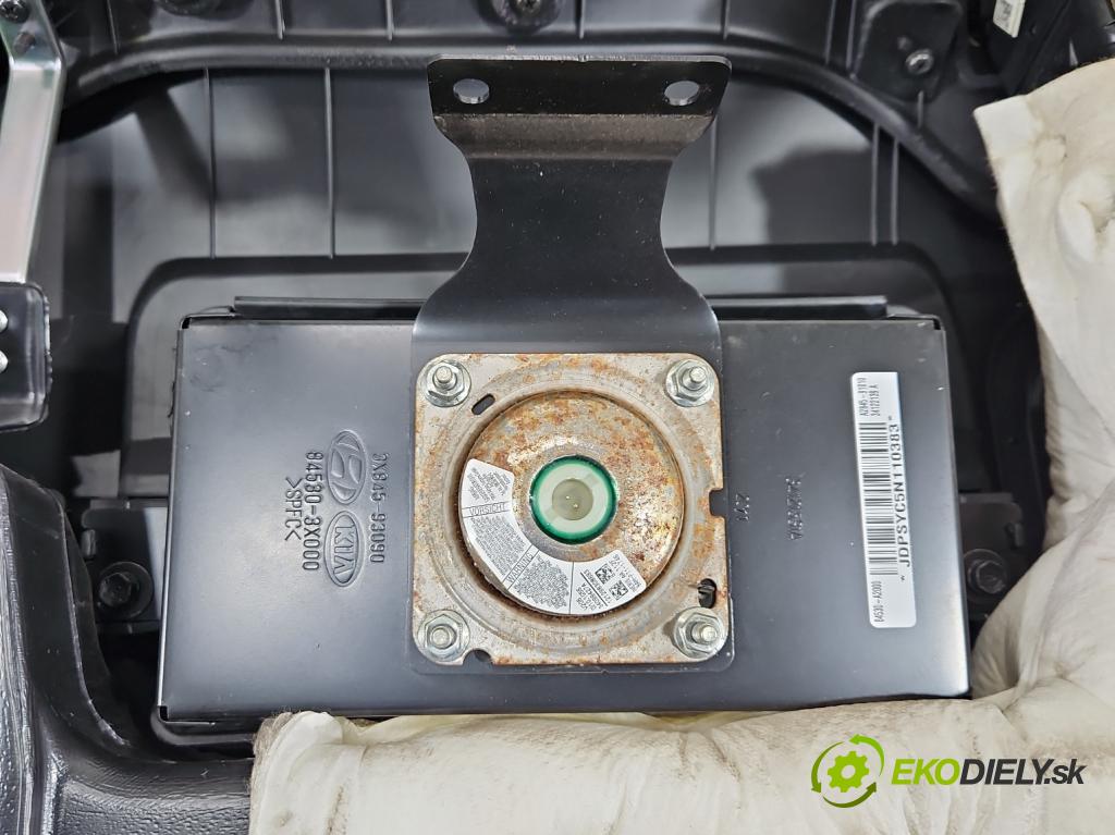 Kia Ceed II 2012-2018 1.6 crdi 110 HP manual 81 kW 1582 cm3 5- kokpit,pristrojová doska rozdeľovacia