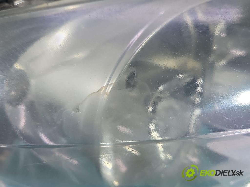 Peugeot 307 2.0 hdi 107 HP manual 79 kW 1997 cm3 5- Reflektor: pravý 9641615680 (Svetlo predné pravé)