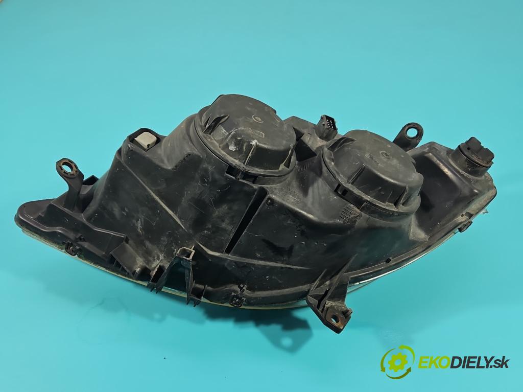 Peugeot 307 2.0 hdi 107 HP manual 79 kW 1997 cm3 5- Reflektor: pravý 9641615680 (Svetlo predné pravé)