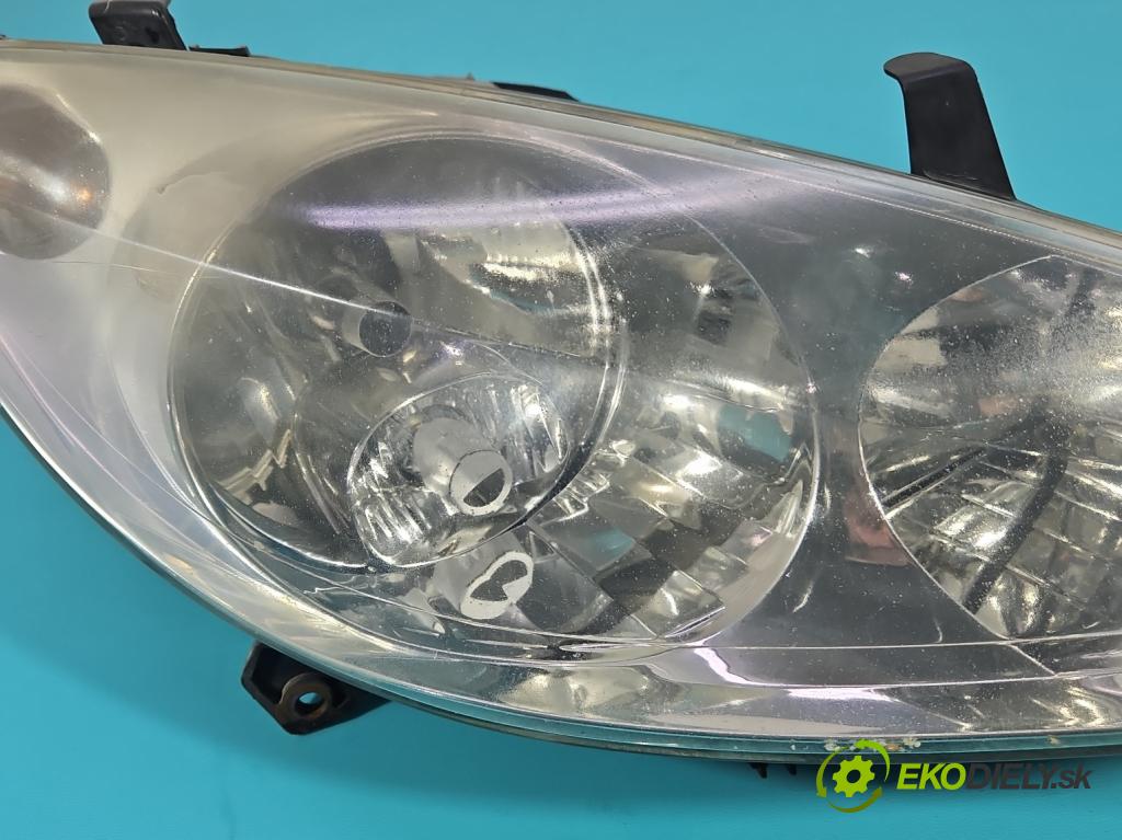 Peugeot 307 2.0 hdi 107 HP manual 79 kW 1997 cm3 5- Reflektor: pravý 9641615680 (Svetlo predné pravé)