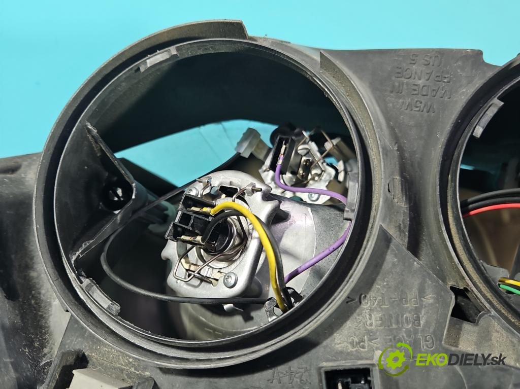 Peugeot 307 2.0 hdi 107 HP manual 79 kW 1997 cm3 5- Reflektor: pravý 9641615680 (Svetlo predné pravé)