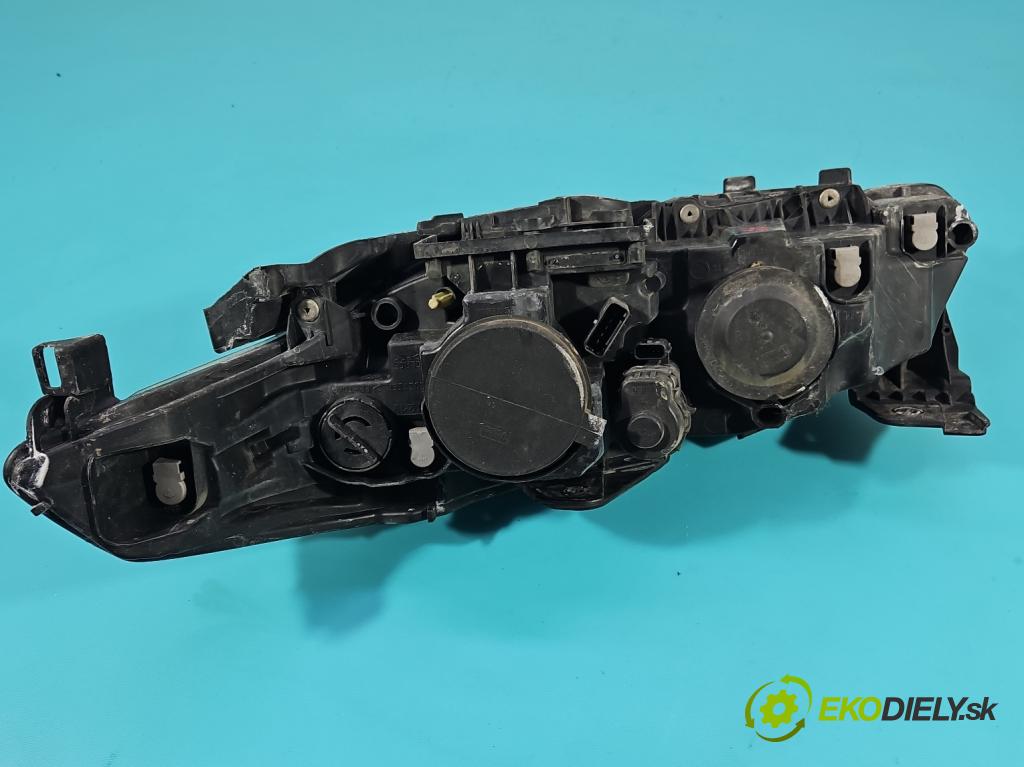 Renault Laguna II 2001-2007 2.0 dci 150 HP manual 110 kW 1995 cm3 5- Reflektor: pravý 8200555906 (Svetlo predné pravé)