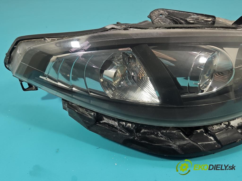 Renault Laguna II 2001-2007 2.0 dci 150 HP manual 110 kW 1995 cm3 5- Reflektor: pravý 8200555906 (Svetlo predné pravé)