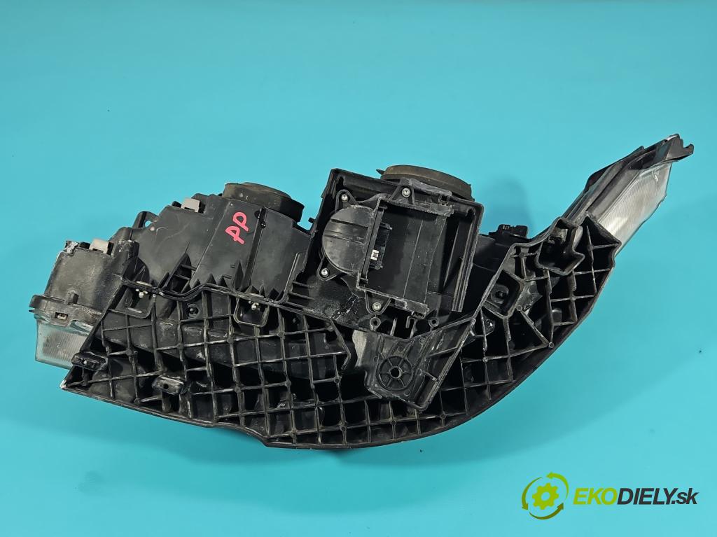 Renault Laguna II 2001-2007 2.0 dci 150 HP manual 110 kW 1995 cm3 5- Reflektor: pravý 8200555906 (Svetlo predné pravé)