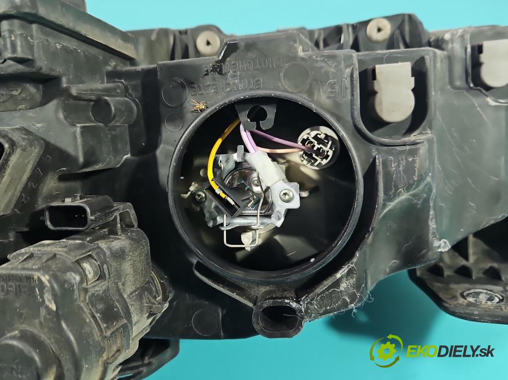 Renault Laguna II 2001-2007 2.0 dci 150 HP manual 110 kW 1995 cm3 5- Reflektor: pravý 8200555906 (Svetlo predné pravé)