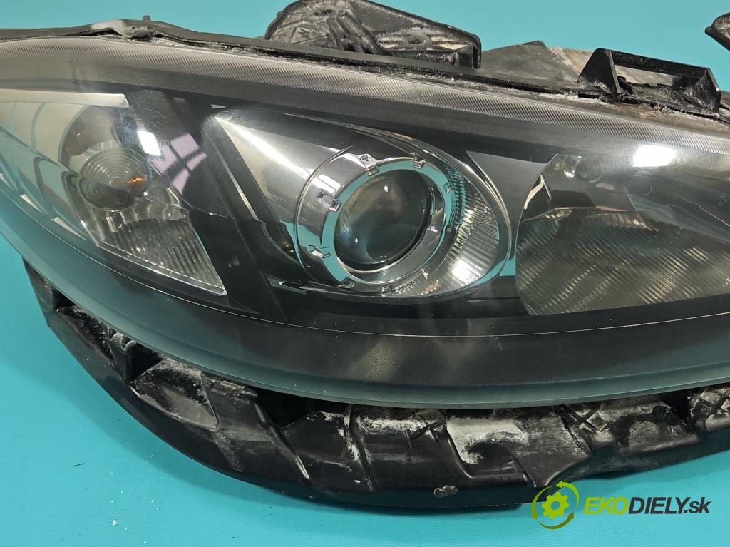 Renault Laguna II 2001-2007 2.0 dci 150 HP manual 110 kW 1995 cm3 5- Reflektor: pravý 8200555906 (Svetlo predné pravé)