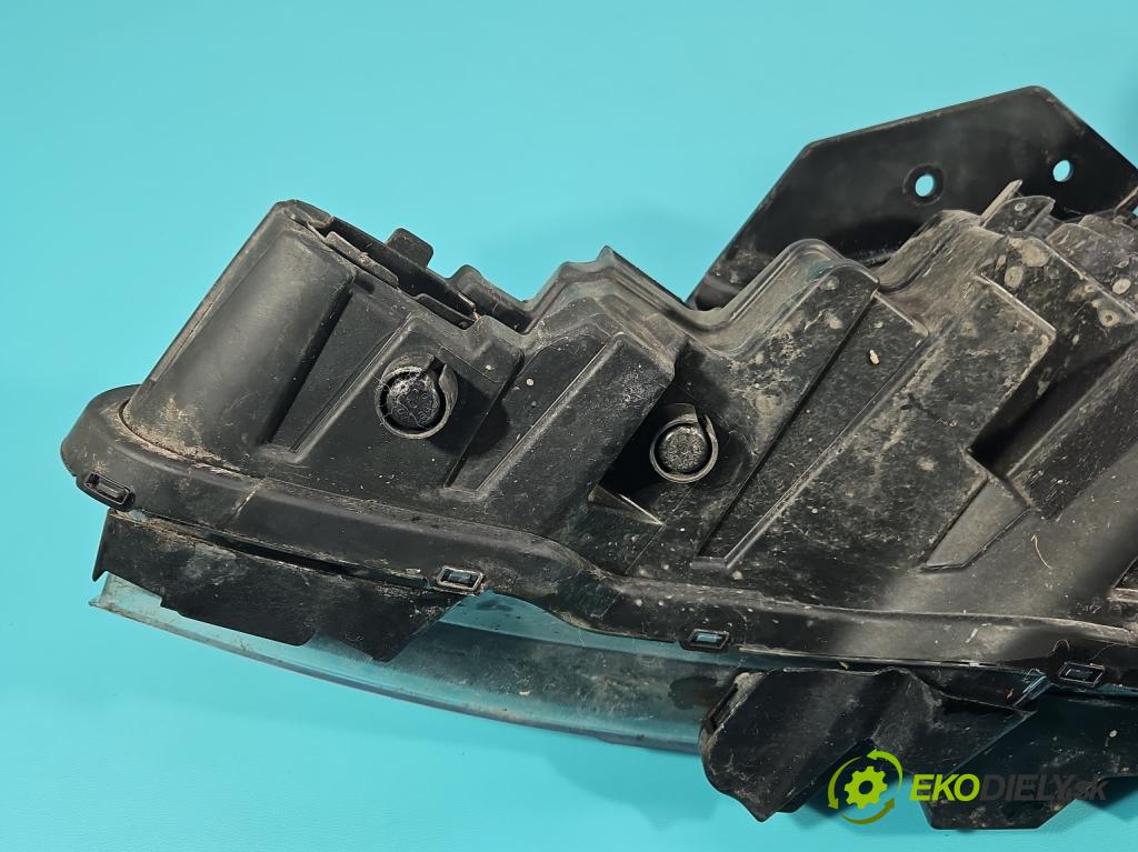 Hyundai Elantra VI 2015-2020 1.6 16V 128 HP manual 93,8 kW 1591 cm3 4- Reflektor: pravý 92102-F2 (Svetlo predné pravé)