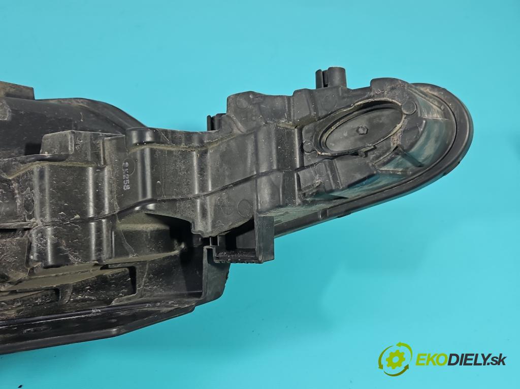 Hyundai Elantra VI 2015-2020 1.6 16V 128 HP manual 93,8 kW 1591 cm3 4- Reflektor: pravý 92102-F2 (Svetlo predné pravé)