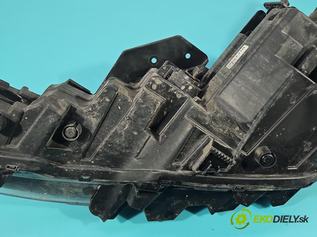 Hyundai Elantra VI 2015-2020 1.6 16V 128 HP manual 93,8 kW 1591 cm3 4- Reflektor: pravý 92102-F2 (Svetlo predné pravé)