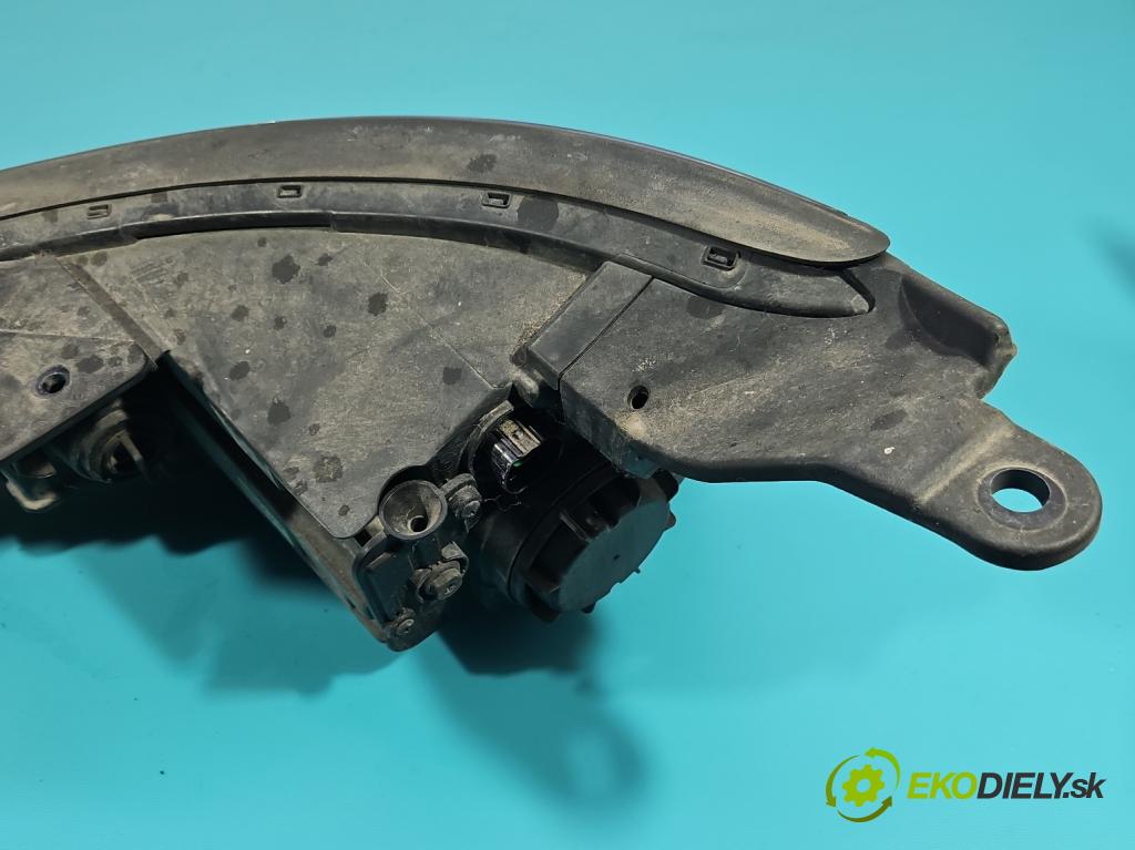 Hyundai Elantra VI 2015-2020 1.6 16V 128 HP manual 93,8 kW 1591 cm3 4- Reflektor: pravý 92102-F2 (Svetlo predné pravé)