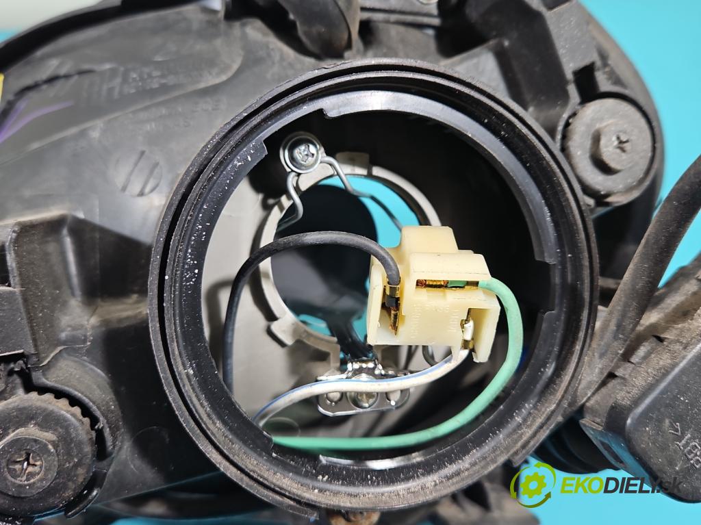 Hyundai Tucson I 2004-2009 2.0 16V 141 HP manual 104 kW 1975 cm3 5- Reflektor: pravý 92102-2EXXX (Svetlo predné pravé)