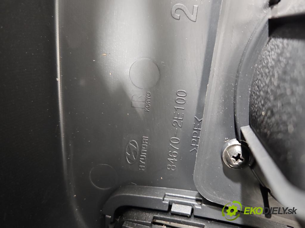 Hyundai Tucson I 2004-2009 2.0 16V 141 HP manual 104 kW 1975 cm3 5- operadlo 84670-2E100 (Lakťové opierky)