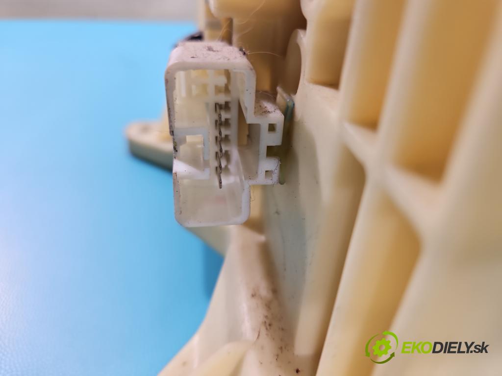 Hyundai Santa Fe II 2006-2012 2.2 CRDI 150 HP automatic 110 kW 2188 cm3 5- Páka: Změny: stupeň,rýchlosť 46700-2B220 (Rýchlostná páka (kulisa))