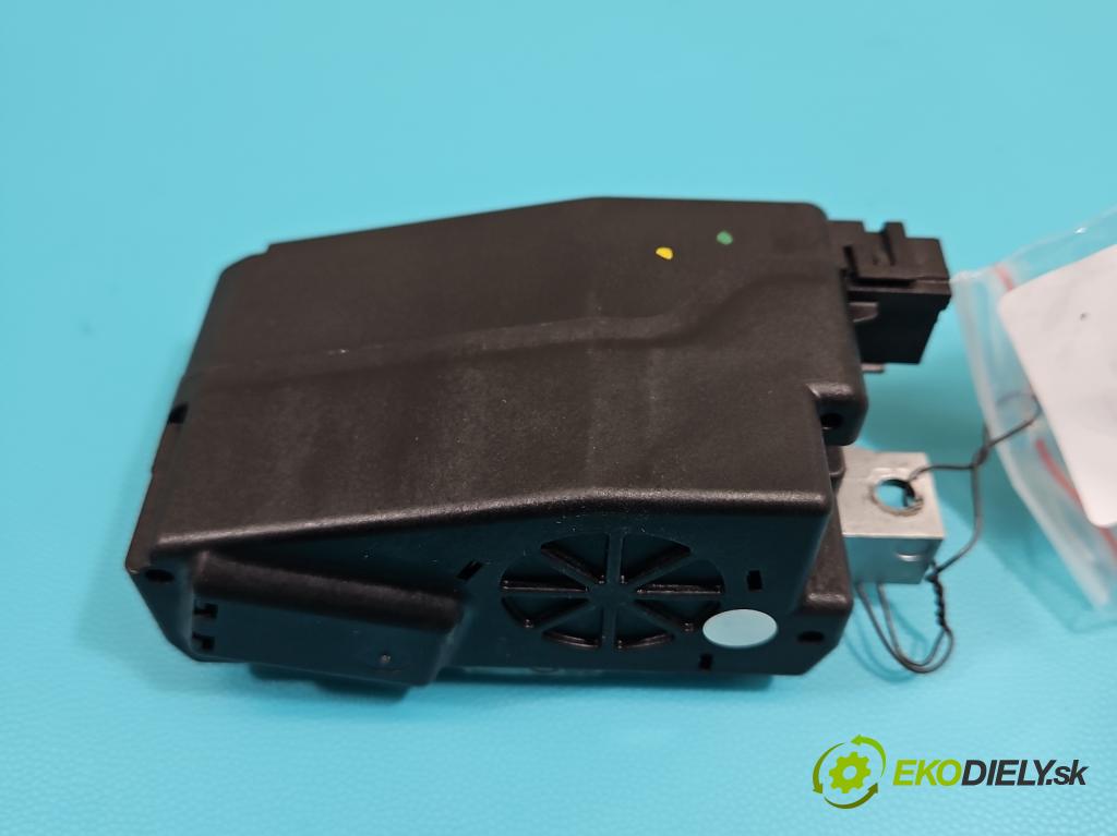 Audi A4 B8 2007-2015 2.0 TFSI 211KM automatic 155 kW 1984 cm3 5- Blokáda: řízení: 8K0905852E (Ostatné)