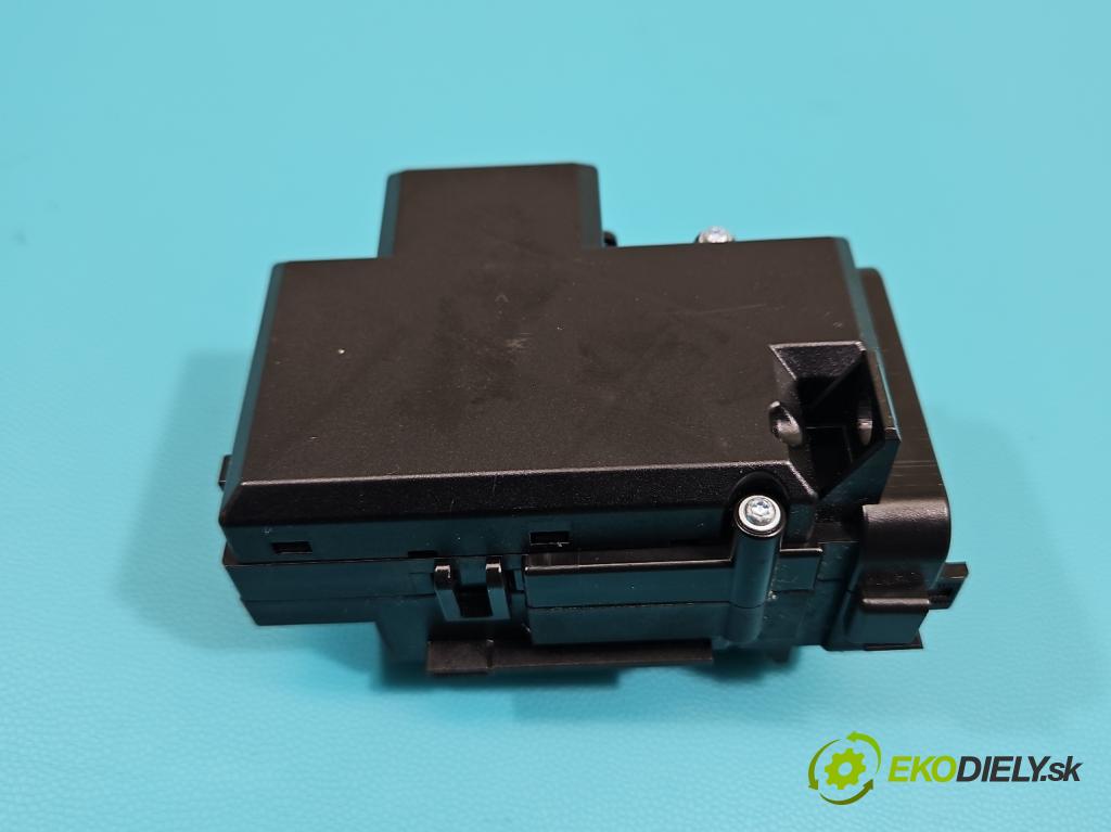 Audi A4 B8 2007-2015 2.0 TFSI 211KM automatic 155 kW 1984 cm3 5- Spínačka 8K0909131D (Spínacia skrinka)