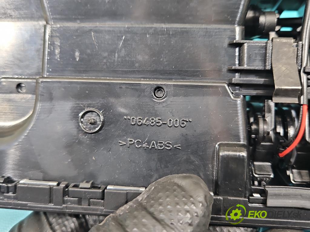 Audi A4 B8 2007-2015 2.0 TFSI 211KM automatic 155 kW 1984 cm3 5- Mřížka: topení medián: 06485-005 (Mřížky topení)