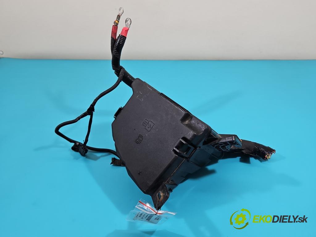 Ford Transit Courier  2014-2023 1.5 tdci 100 hp manual 73,8 kW 1499 cm3 5- skříňka pojistková  (Pojistkové skříňky)