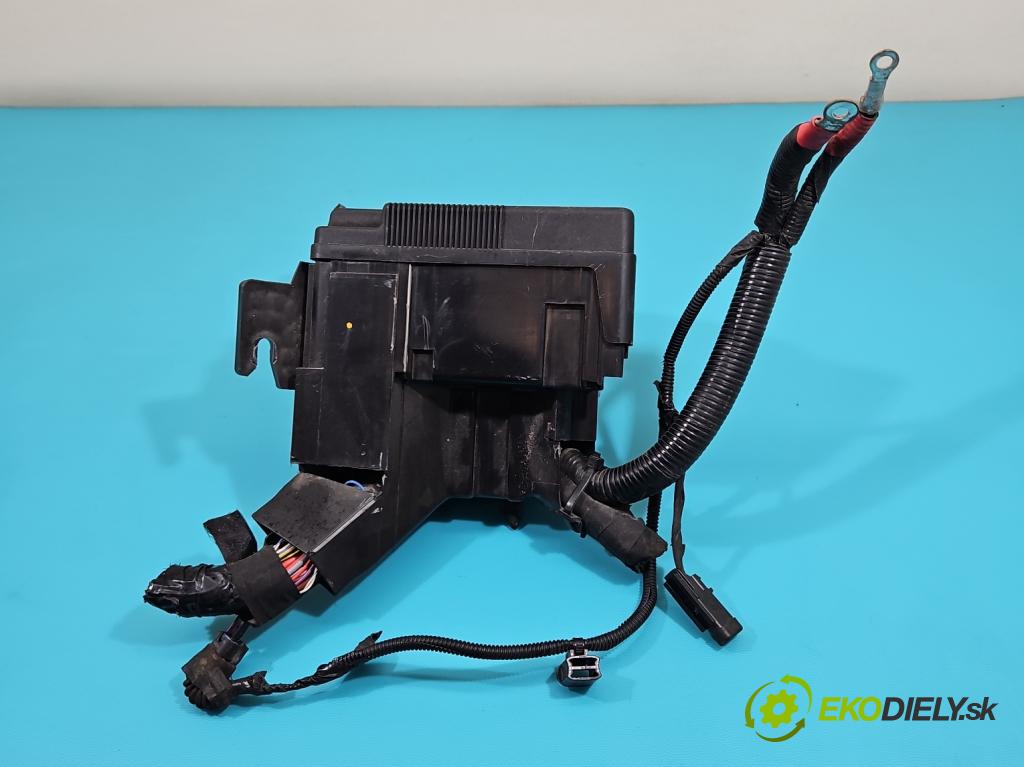 Ford Transit Courier  2014-2023 1.5 tdci 100 hp manual 73,8 kW 1499 cm3 5- skříňka pojistková  (Pojistkové skříňky)