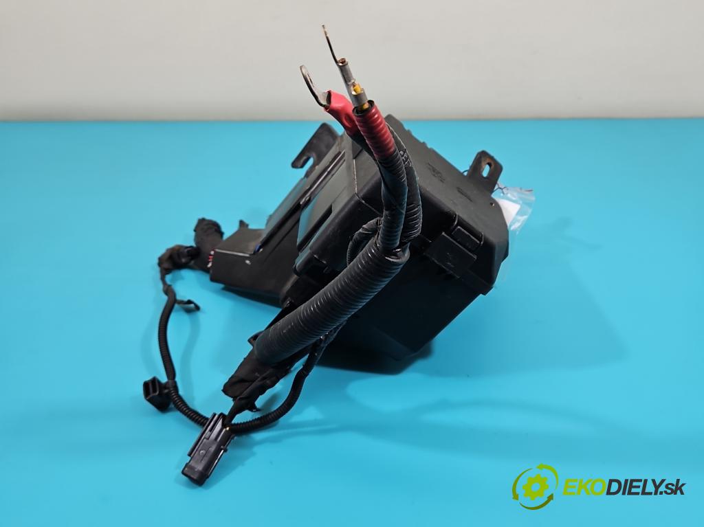 Ford Transit Courier  2014-2023 1.5 tdci 100 hp manual 73,8 kW 1499 cm3 5- skříňka pojistková  (Pojistkové skříňky)