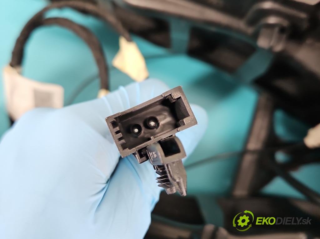 Mercedes B W246  2011-2018 1.8 CDI 109 HP automatic 80 kW 1796 cm3 5- operadlo A2465402706 (Lakťové opierky)