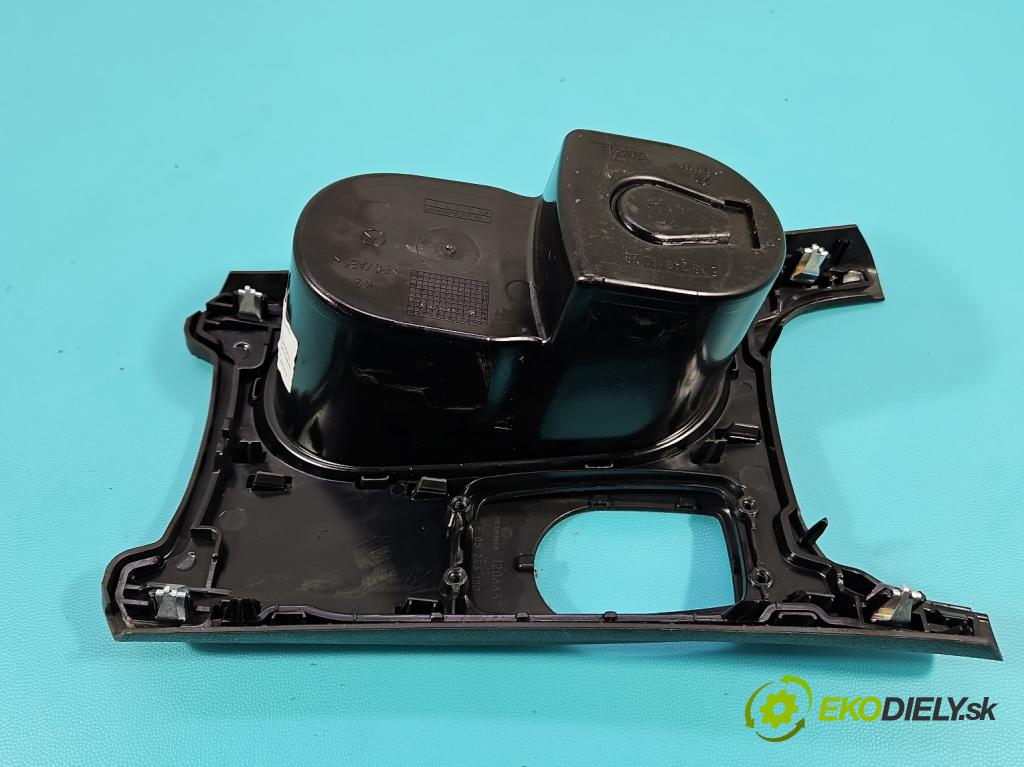 Mercedes B W246  2011-2018 1.8 CDI 109 hp automatic 80 kW 1796 cm3 5- Rukojeť: na napoje: A2466800810 (Úchyty)