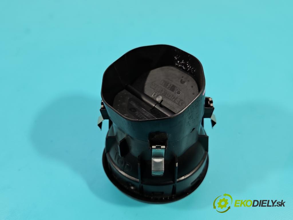 Mercedes B W246  2011-2018 1.8 CDI 109 HP automatic 80 kW 1796 cm3 5- Mřížka: kúrenia stredová A2468300054 (Mriežka kúrenia (fukár))