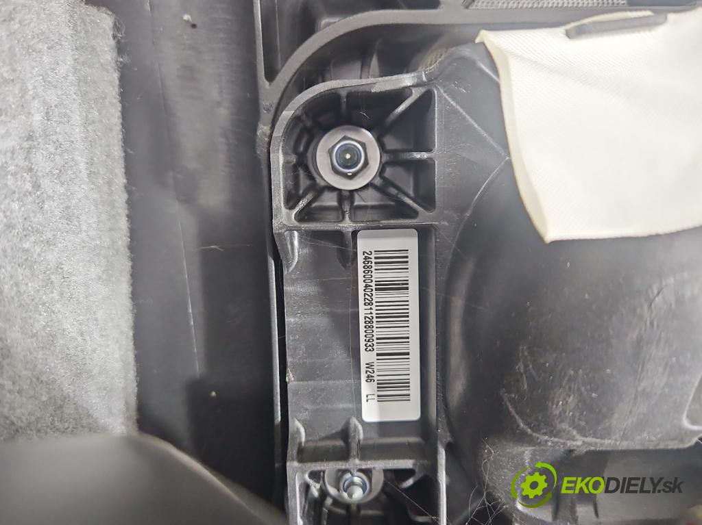 Mercedes B W246  2011-2018 1.8 CDI 109 HP automatic 80 kW 1796 cm3 5- kokpit,pristrojová doska rozdeľovacia
