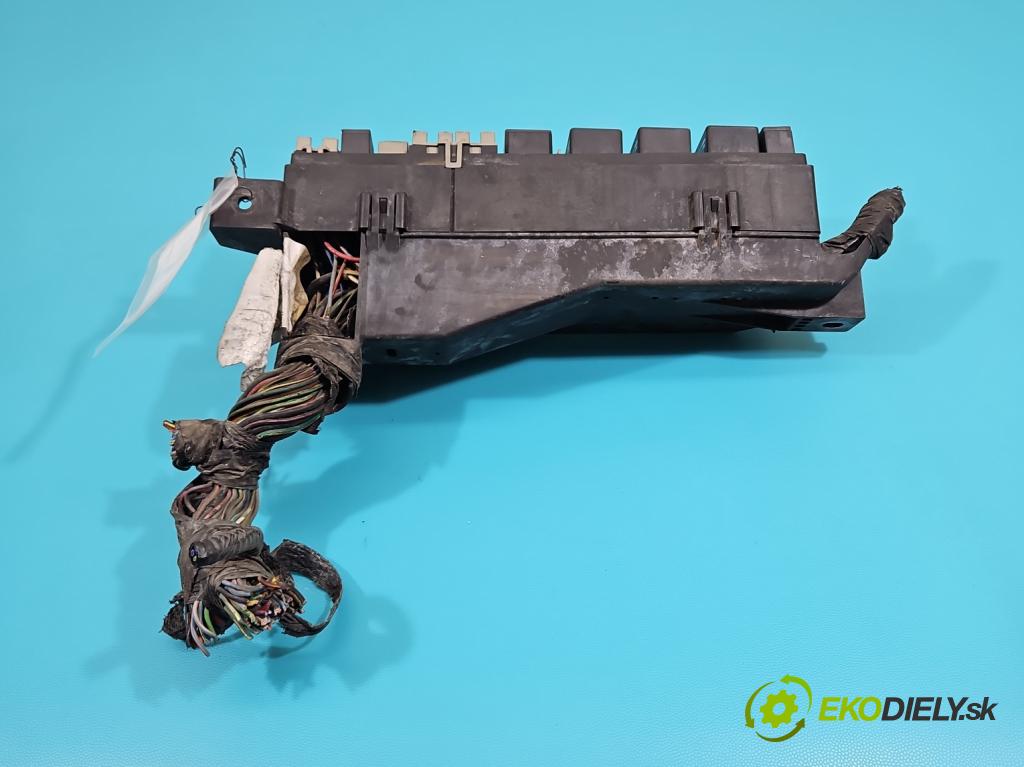 Ford Maverick II 2001-2007 2.0 16V 124 hp manual 91 kW 1989 cm3 5- skříňka pojistková  (Pojistkové skříňky)