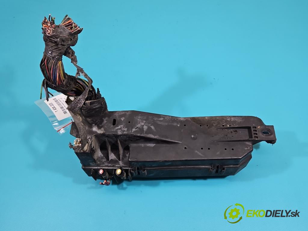 Ford Maverick II 2001-2007 2.0 16V 124 hp manual 91 kW 1989 cm3 5- skříňka pojistková  (Pojistkové skříňky)