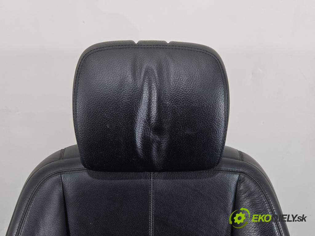 Mercedes S W221 2005-2013 3.0 CDI 211KM automatic 155 kW 2987 cm3 4- Sedačka pravý  (Sedačka, sedadlo)