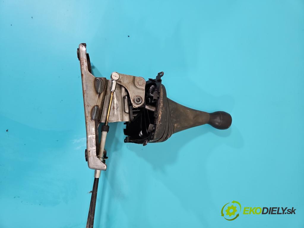 Ford Maverick II 2001-2007 2.0 16V 124hp manual 91 kW 1989 cm3 5- Páka: Změny: stupeň,rýchlosť  (Rýchlostná páka (kulisa))