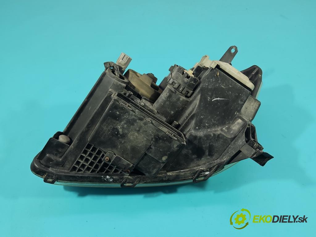 Toyota Avensis II T25 2003-2008 2.2 D-CAT 177 HP manual 130 kW 2231 cm3 5- Reflektor: pravý  (Svetlo predné pravé)