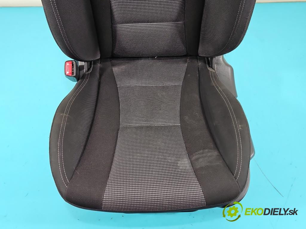 Hyundai I30 II 2012-2016 1.4 16V 100 HP manual 73,2 kW 1396 cm3 5- Sedačka pravý  (Sedačka, sedadlo)