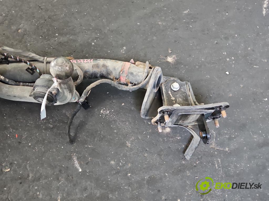 Mercedes B W246  2011-2018 1.8 CDI 109 hp automatic 80 kW 1796 cm3 5- oko tažné A2463100304 (Tažná zařízení)