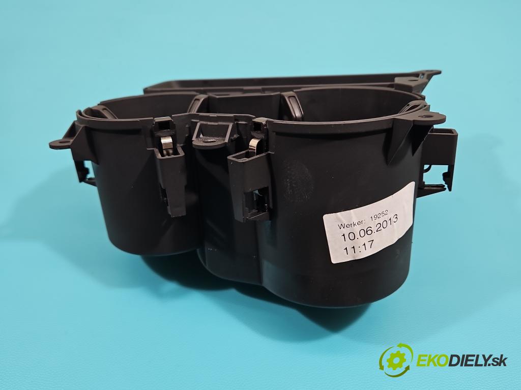 Audi A4 B8 2007-2015 2.0 TFSI 211KM automatic 155 kW 1984 cm3 5- Rukojeť: na napoje: 8K0862533B (Úchyty)