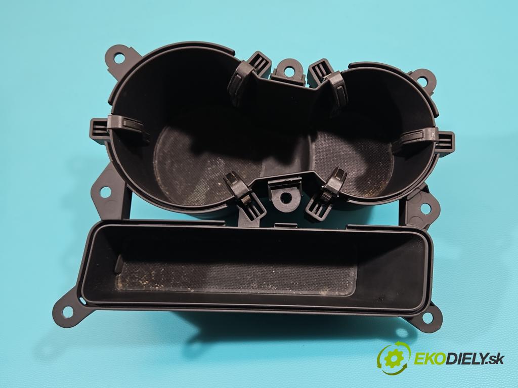 Audi A4 B8 2007-2015 2.0 TFSI 211KM automatic 155 kW 1984 cm3 5- Rukojeť: na napoje: 8K0862533B (Úchyty)