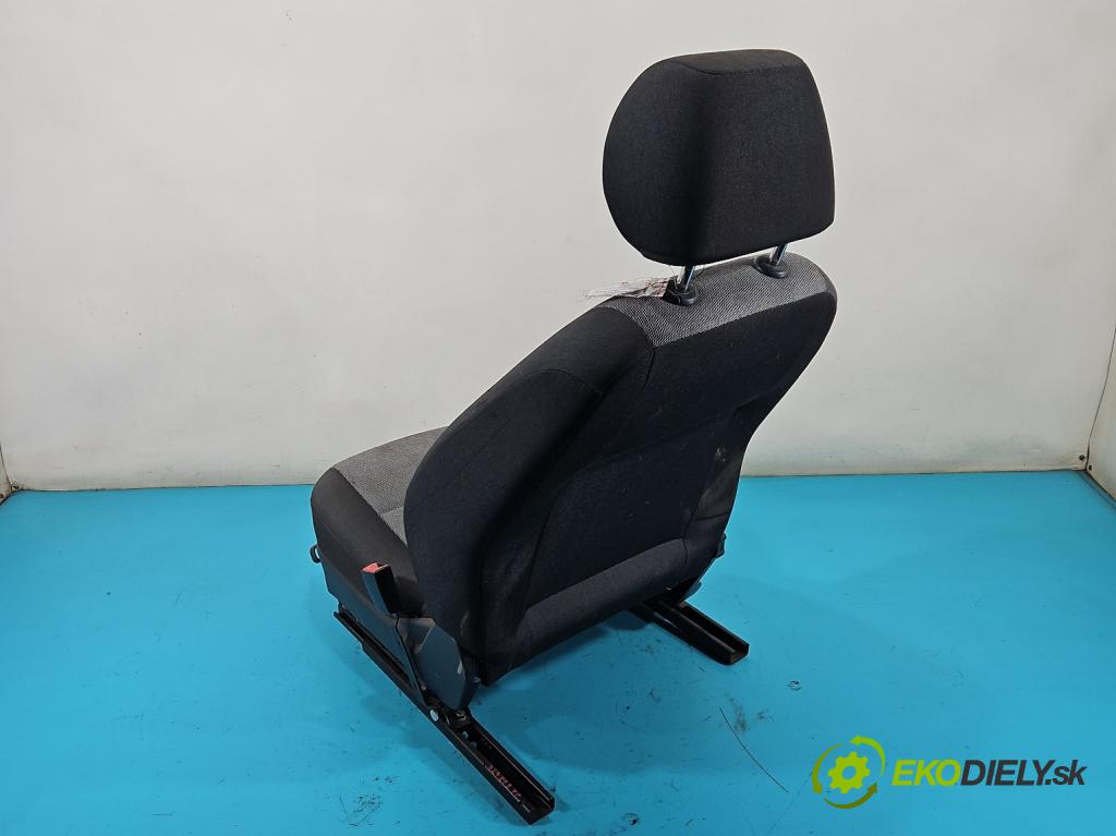 Skoda Fabia II 2007-2014 1.2 12V 69KM manual 51 kW 1198 cm3 5- Sedačka pravý  (Sedačka, sedadlo)