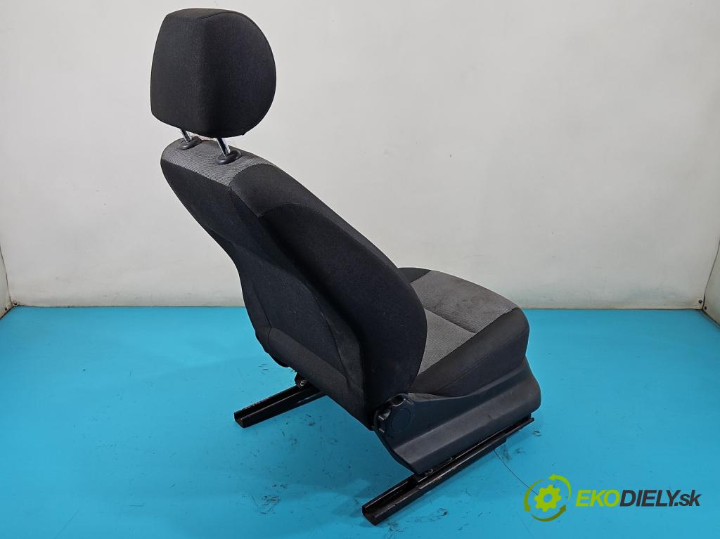 Skoda Fabia II 2007-2014 1.2 12V 69KM manual 51 kW 1198 cm3 5- Sedačka pravý  (Sedačka, sedadlo)